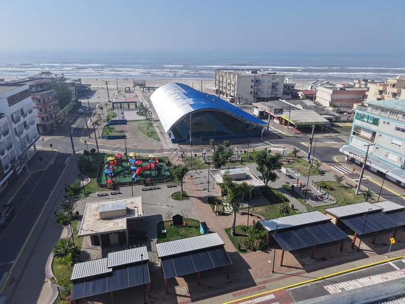 Praça Central ao lado do hotel